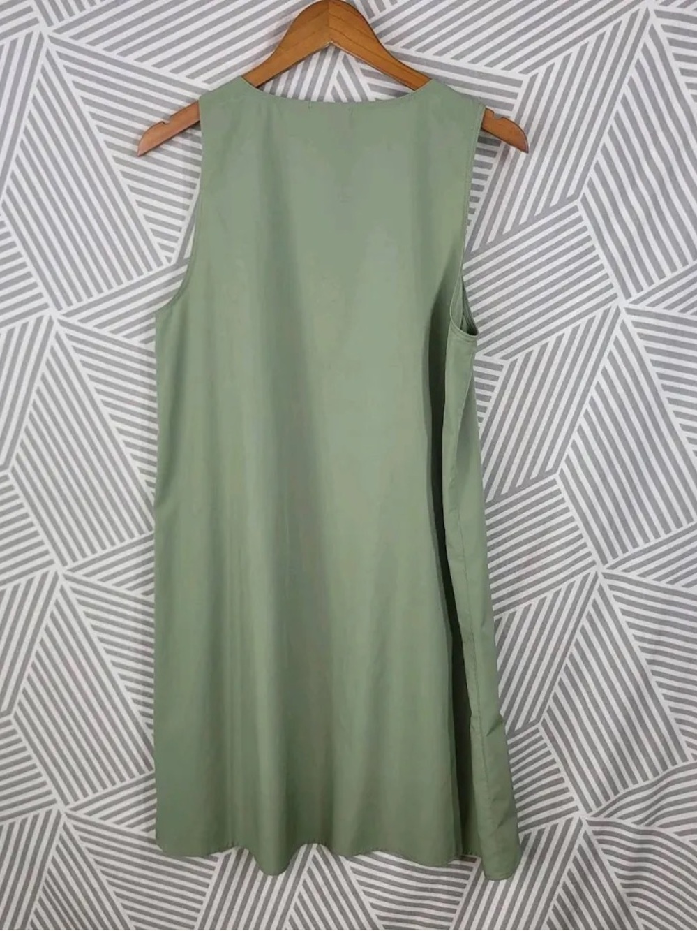 Sleeveless sage Shift Dress